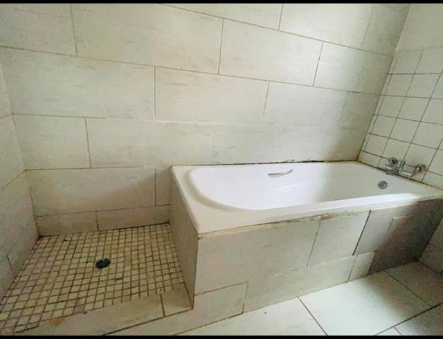 7 BEDROOM HOUSE FOR SALE IN PRIMROSE